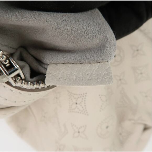 💎✨Authentic✨💎Louis Vuitton Monogram Mahina Selene PM Shoulder Bag Blanc - Picture 16 of 16